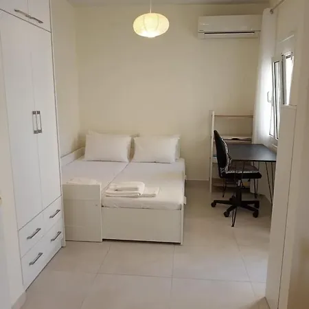 Happy Travelers Free Parking La Canea