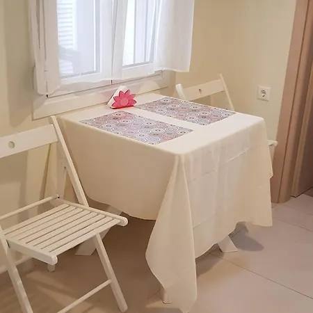 Happy Travelers Free Parking *