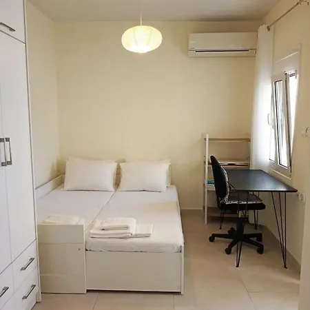 Happy Travelers Free Parking * חאניה