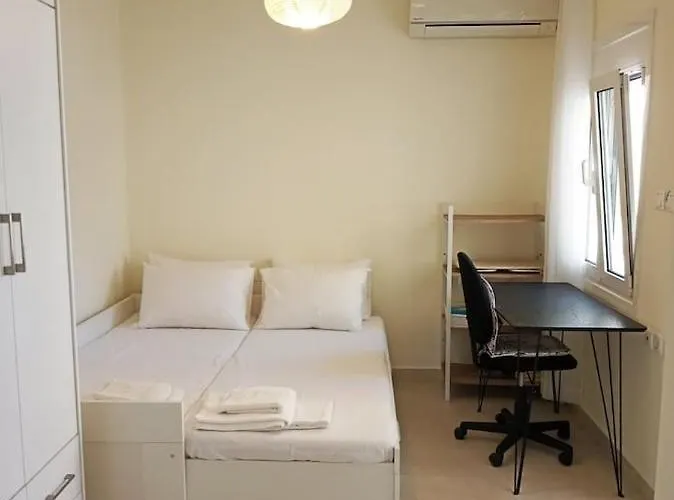 Happy Travelers Free Parking * ハニア