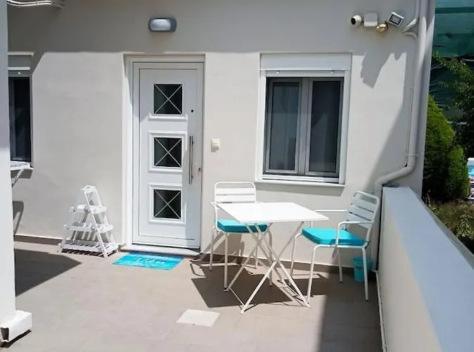 Happy Travelers Free Parking