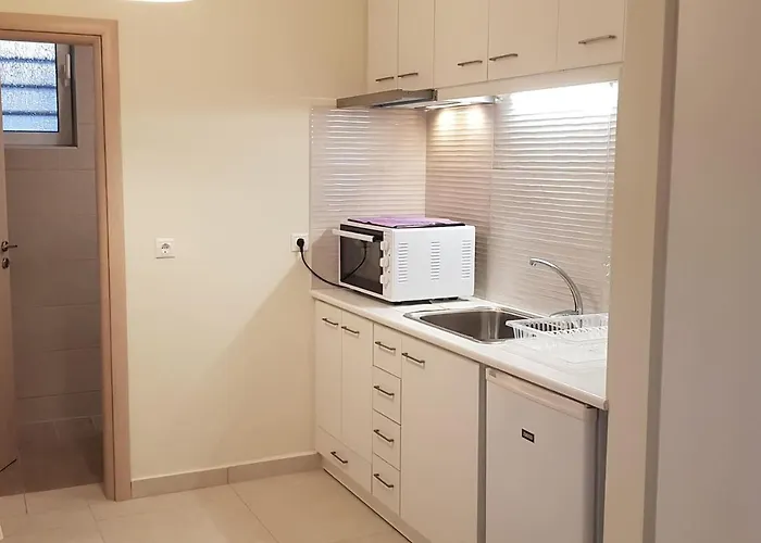 Happy Travelers Free Parking ハニア