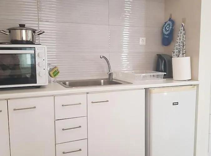 Happy Travelers Free Parking *