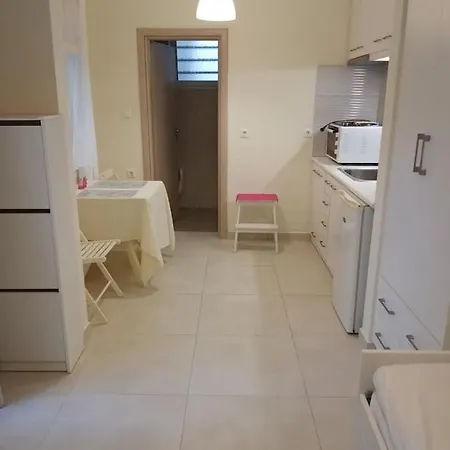 Апартаменти Happy Travelers Free Parking